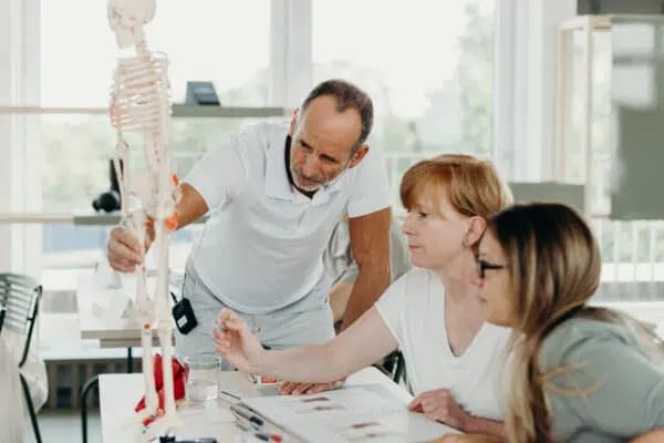 Pressebild Ausbildung Liebscher & Bracht-Therapie