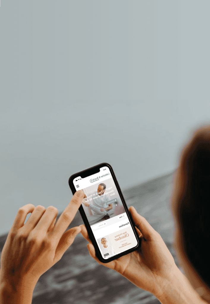 Liebscher & Bracht App auf einem Smartphone