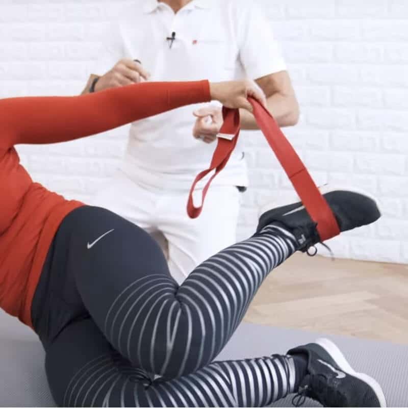 3-minute-trick against knee pain on the floor