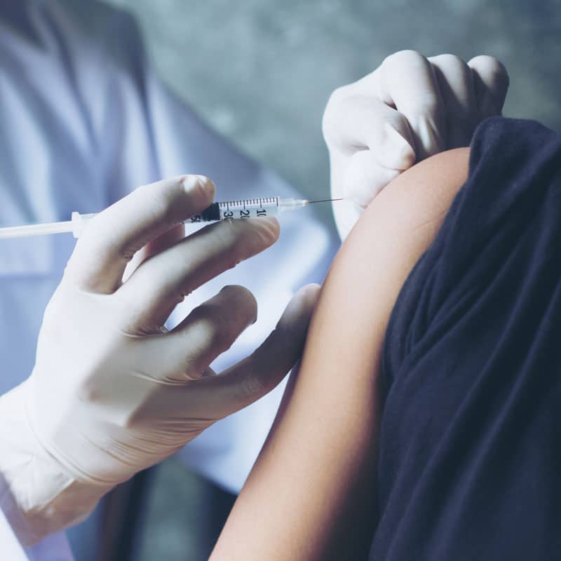 doctor gives hyaluronic acid injection for knee pain