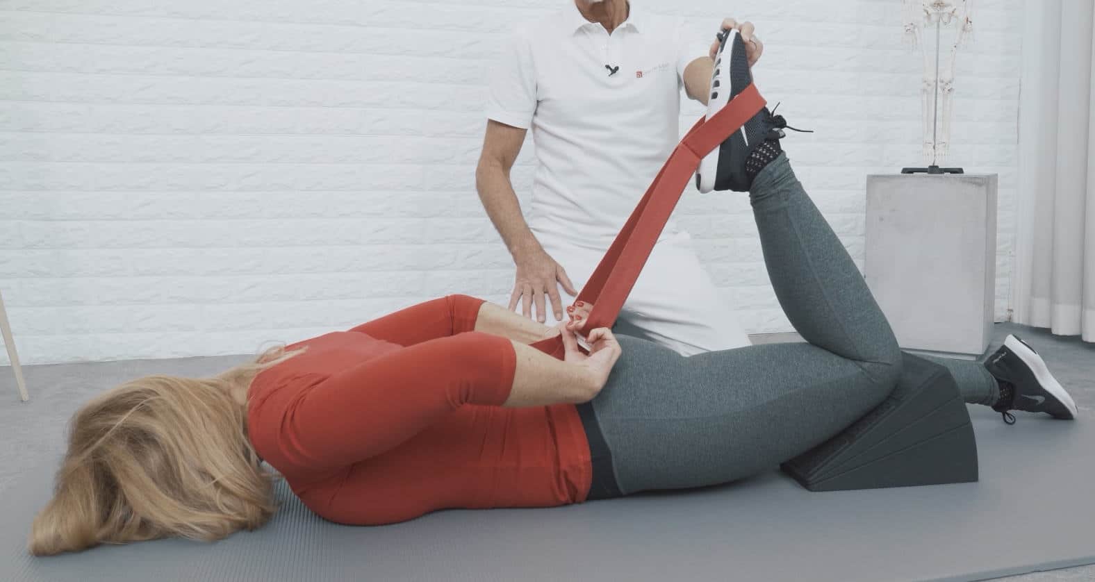 Knee Stretches — The Best Stretching Exercises Liebscher & Bracht