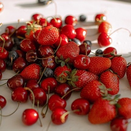 loose fresh berries; cherries, blueberries and strawberries