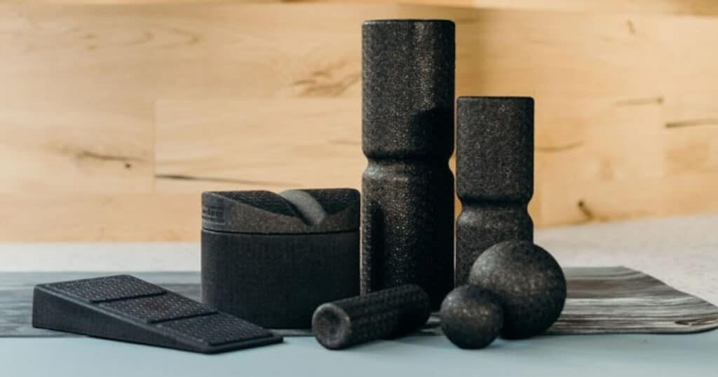 The Liebscher & Bracht Foam Roller Set and additional pain-relieving tools.