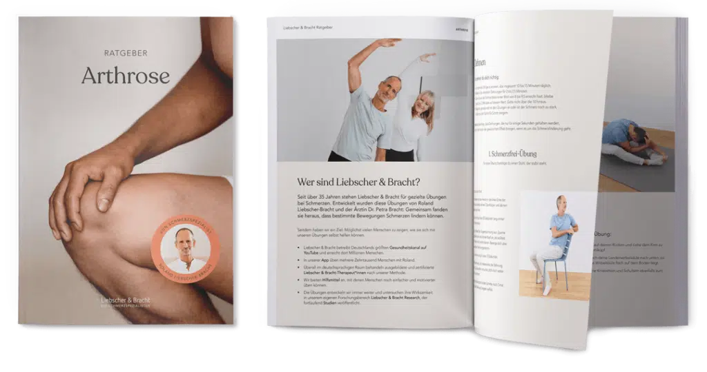Ratgeber Arthrose von Roland Liebscher-Bracht im Flyerformat. Zu sehen sind Titelseite und der augeschlagene Ratgeber.