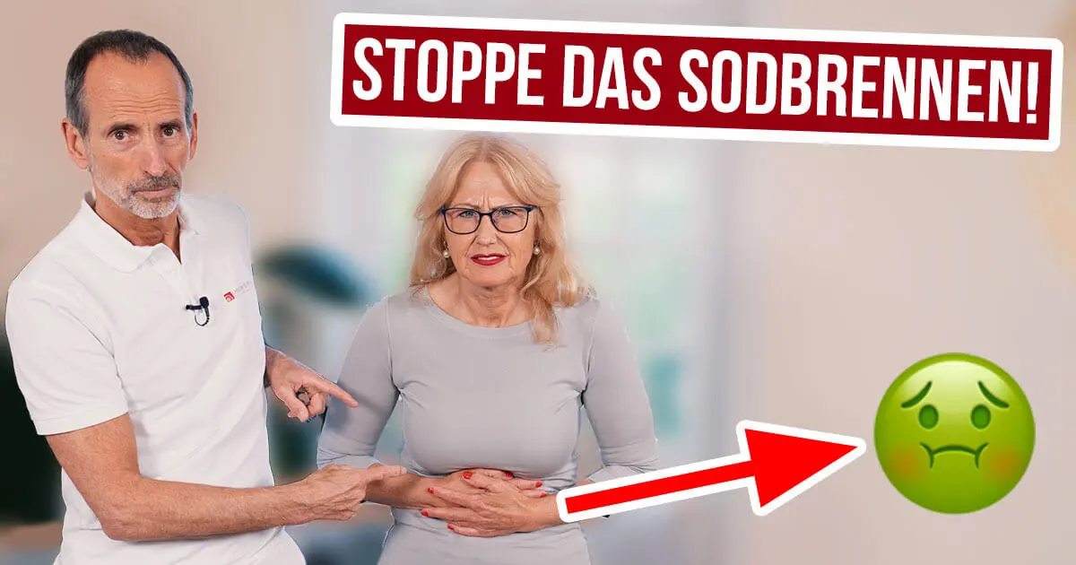 Roland Liebscher-Bracht erklärt einer Patientin, was die Ursachen von Sodbrennen sind