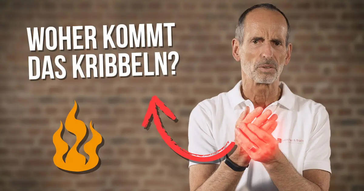 Roland Liebscher-Bracht greift sich seine Hand, sie ist durch rotes Leuchten betont. Ein Pfeil von den Händen abgehend führt auf den Schriftzug "Woher kommt das Kribbeln?"