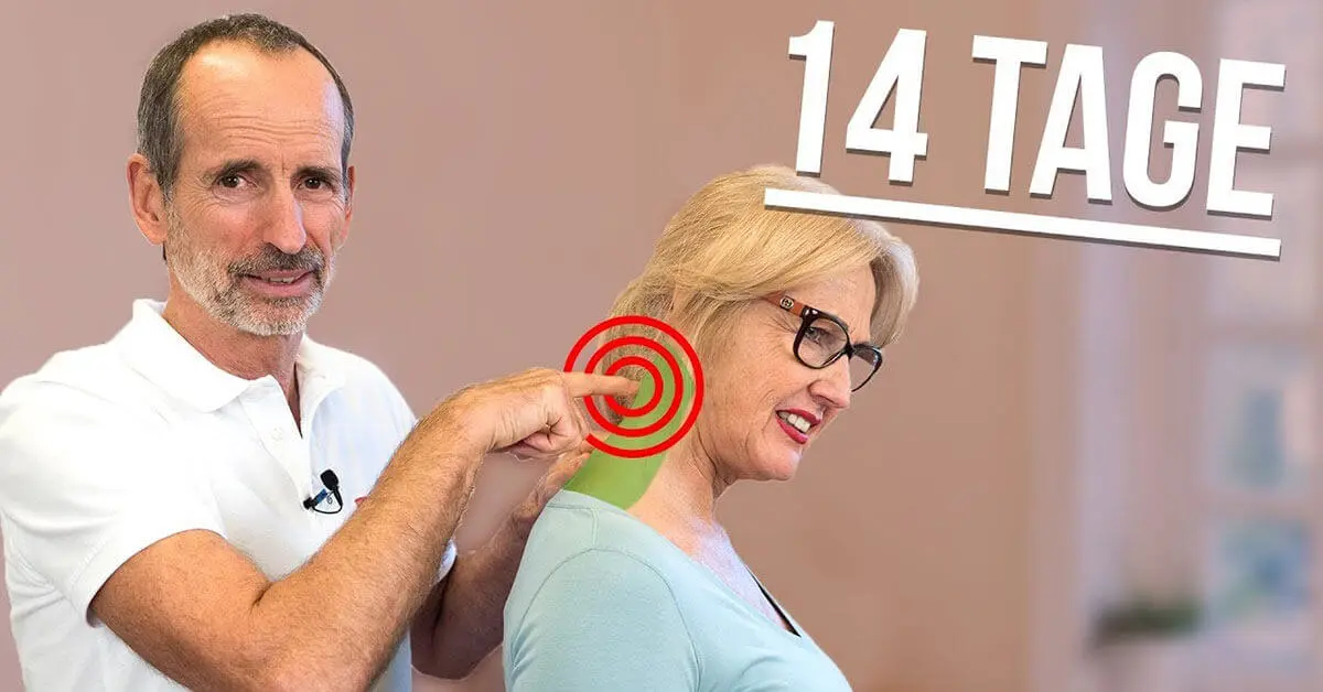 Roland Liebscher-Bracht zeigt auf die Nackenpartie einer Frau, die das Gesicht vor Schmerz verzieht. Um den Schmerzpunkt hervorzuheben, ist dieser von mehreren roten Kreisen umgeben. Oben rechts im Bild steht "14 Tage".