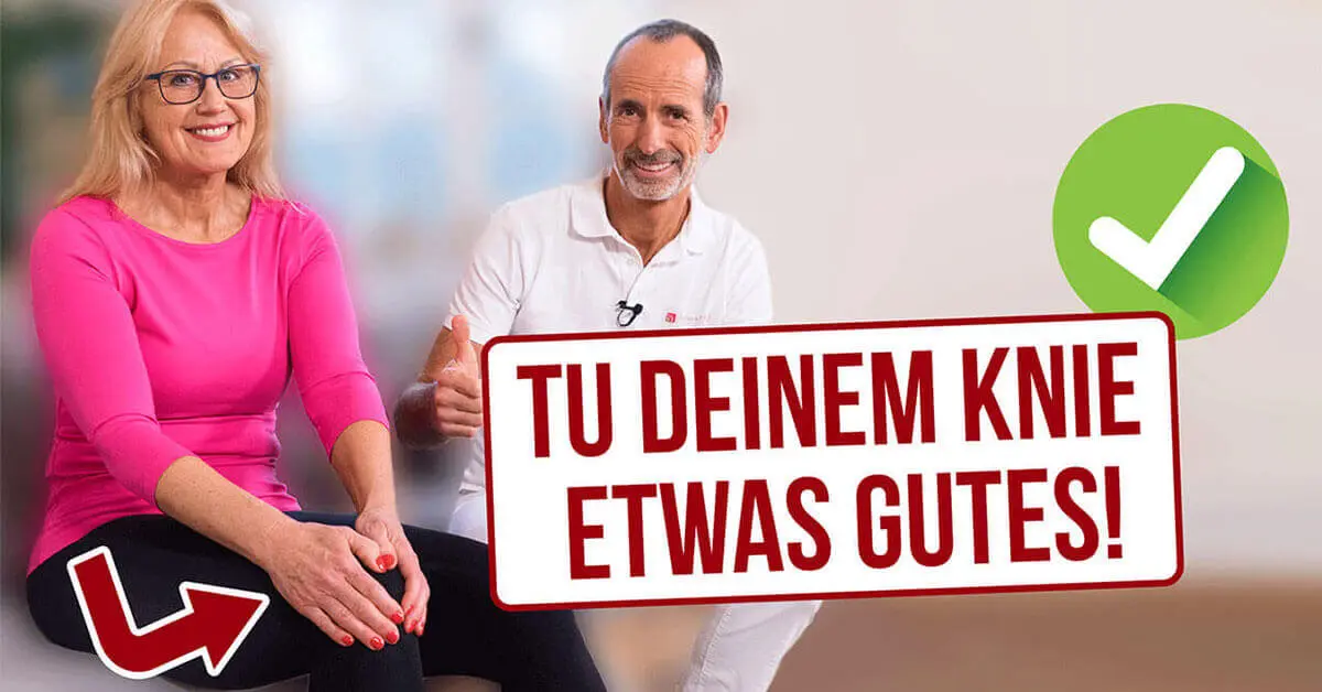 Links sitzt Ina, die lächelt und mit beiden Händen ihr rechtes Knie umfasst. Ebenso zeigt ein roter Pfeil darauf. Roland Liebscher-Bracht sitzt rechts neben dran, lächelt und Daumen hoch. Vor seinem Körper steht: "Tu Deinem Knie etwas Gutes". Darüber ist ein grüner Haken.