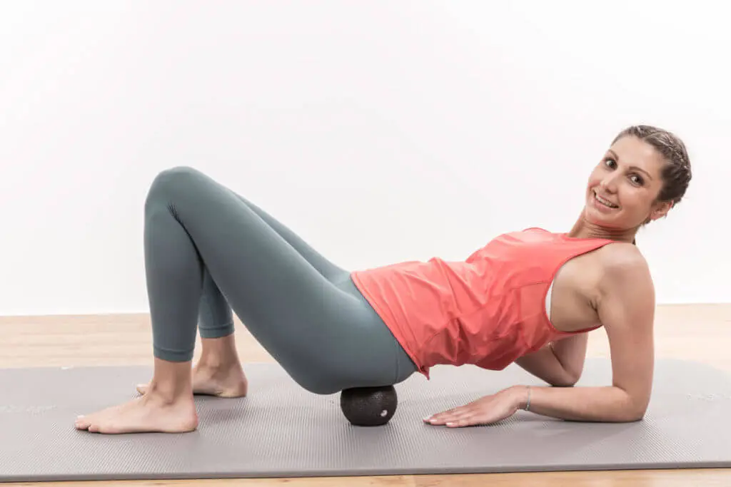 Faszien-Rollmassage mit der Medi-Faszienkugel