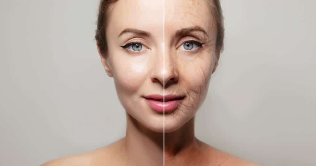 Ein Closeup von einem Gesicht einer Frau, das zur Hälfte jung und zur anderen Hälfte alt ist