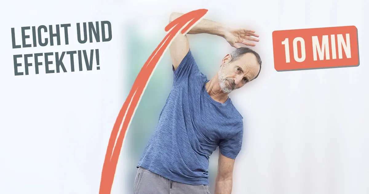 Ein Mann streckt sich zur Seite und hebt seinen Arm, um sich zu dehnen.