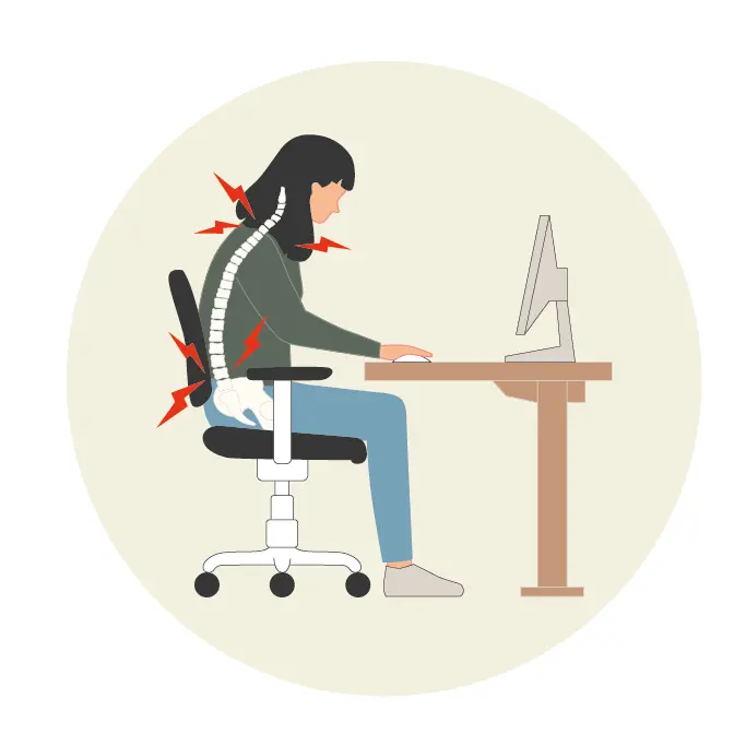 Die gezeichnete Grafik zeigt eine Frau, die in gebeugter Haltung vor dem Bildschirm sitzt. Im oberen und unteren Bereich der Wirbelsäule sind Blitze eingezeichnet, die die Rückenschmerzen verdeutlichen.