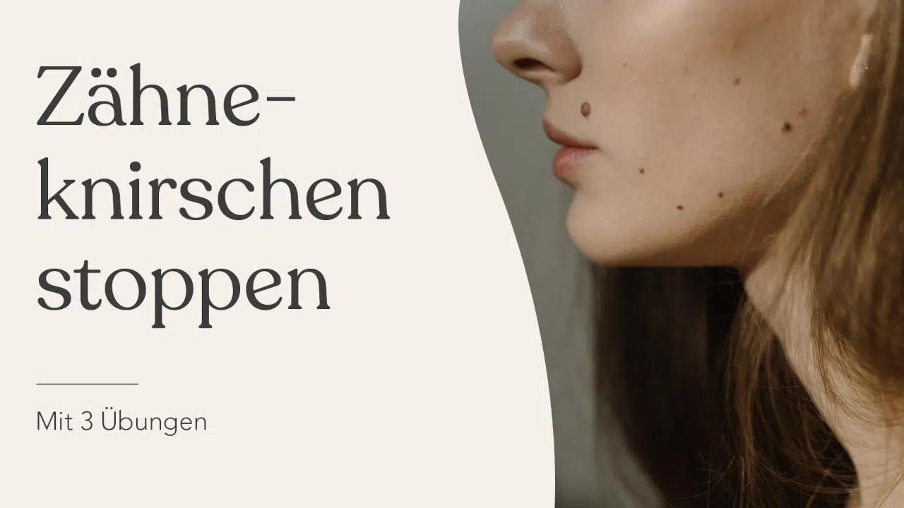 In der linken Hälfte des Bildes steht der Text: Zähneknirschen stoppen. In der rechten Bildhälfte sieht man den Kiefer und die angespannte Kaumuskulatur einer Person, die mit den Zähnen knirscht.
