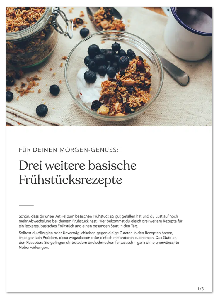 Im oberen Teil des Bildes sieht man eine Schüssel mit Heidelbeeren, Müsli und Jogurt. Unten steht der Text " Für deinen Morgen-Genuss: Drei weitere basische Frühstücksrezepte"