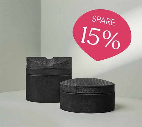 Der Betrachter sieht den Liebscher & Bracht Rückenretter, welcher aus drei unterschiedlich hohen Sockeln und zwei verschiedenen Aufsätzen besteht.