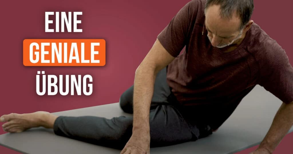 Ein Mann macht eine Dehnübung, indem er ein Bein nach hinten streckt und das andere nach vorne anwinkelt.