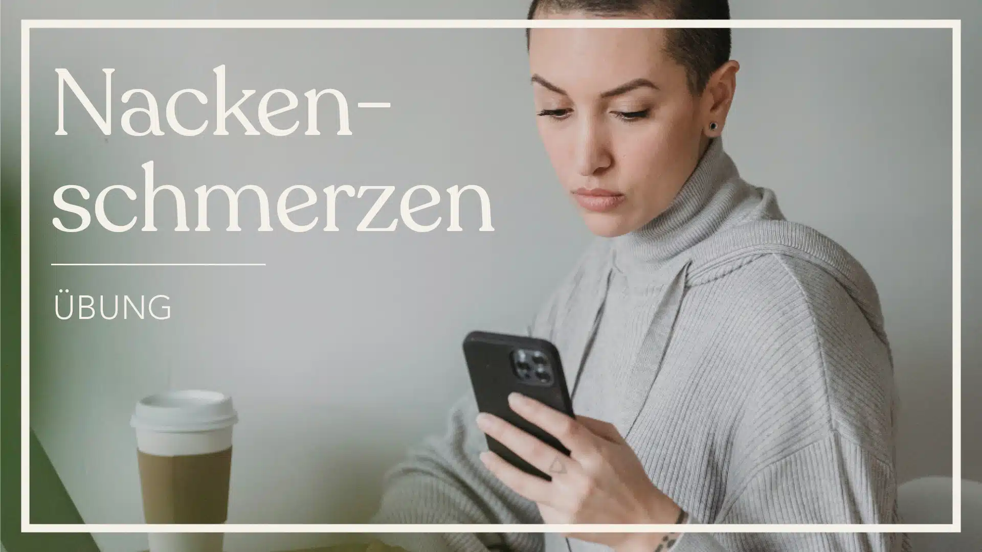 Eine Frau in grauem Pullover sieeht konzentriert auf ihr Handy. Neben ihr steht der Text: Nackenschmerzen Übung.
