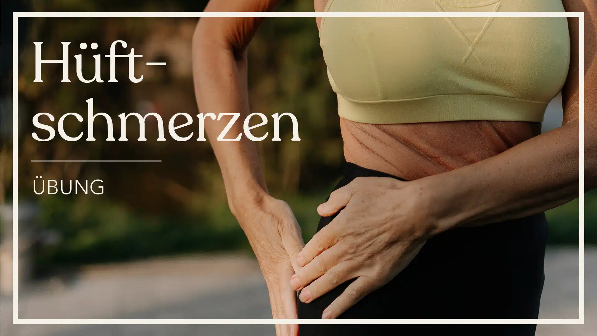 Der Rumpf einer Frau in Sportkleidung ist zu sehen. Sie dreht sich zur Seite und berührt dabei ihre Hüfte. Der Text "Hüftschmerzen - Übung" steht neben ihr.