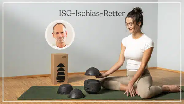 Eine junge Frau sitzt auf einer Übungsmatte und testet den ISG-Ischias-Retter von Liebscher & Bracht.