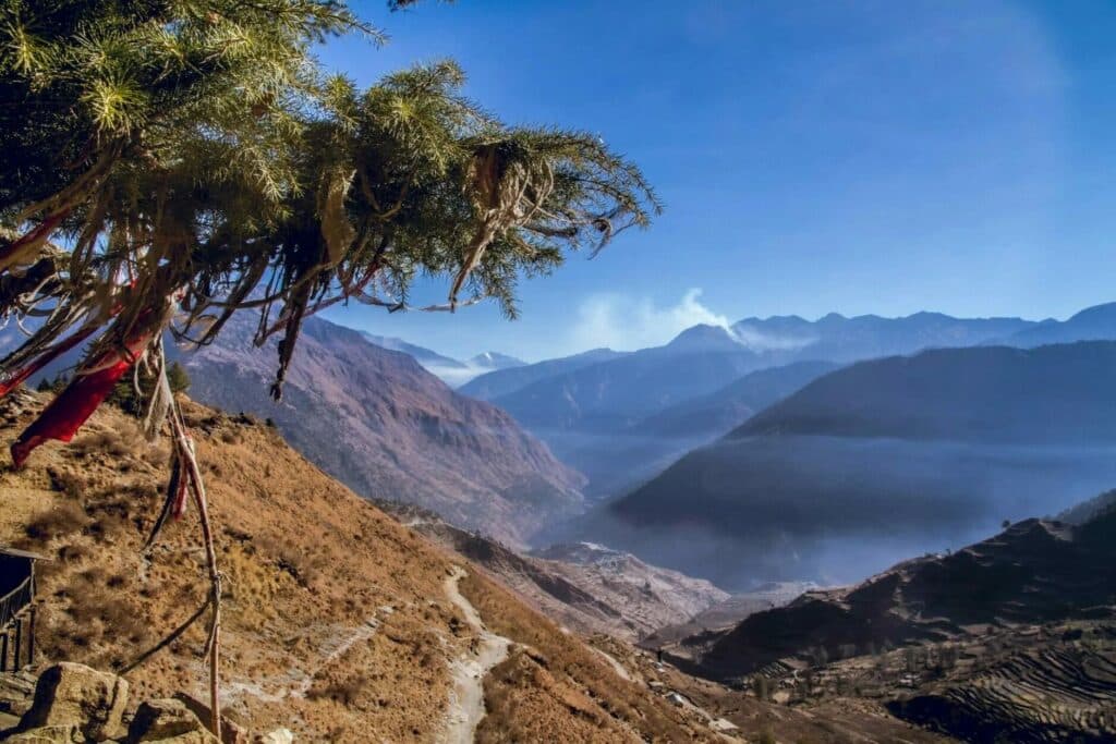 Schroffe, zerklüftete Berglandschaft