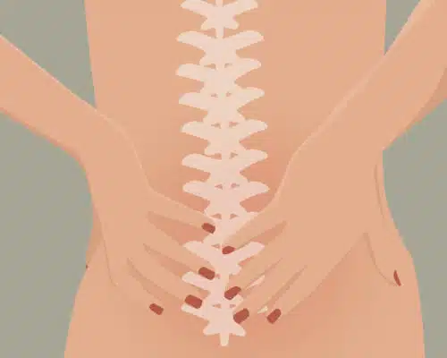 Besonders schmerzhafte und andauernde Rückenbeschwerden können auf einen Bandscheibenvorfall hindeuten.