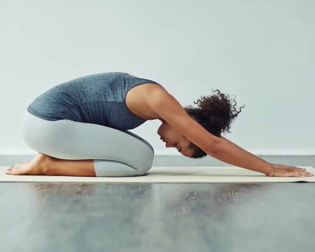 Kindspose als Übung für unteren Rücken