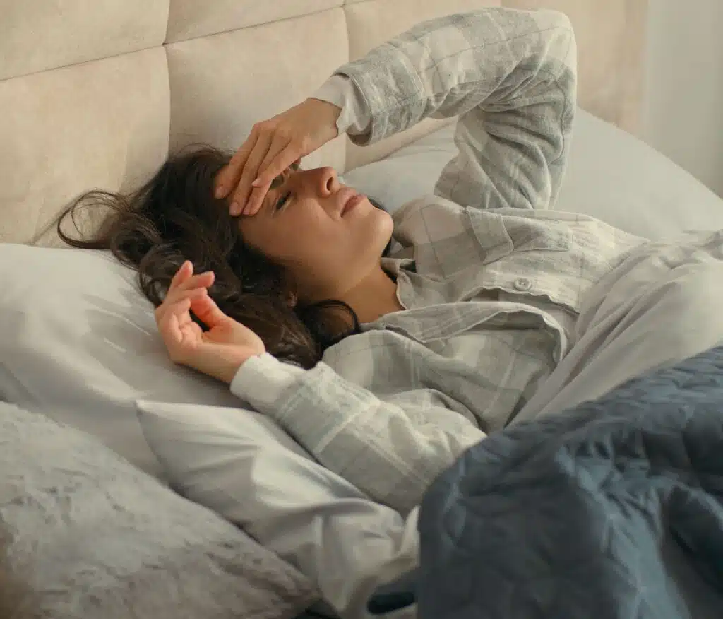 Die Betroffene hat Schwindel beim Liegen